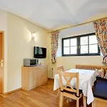 Pilsachhof 3*